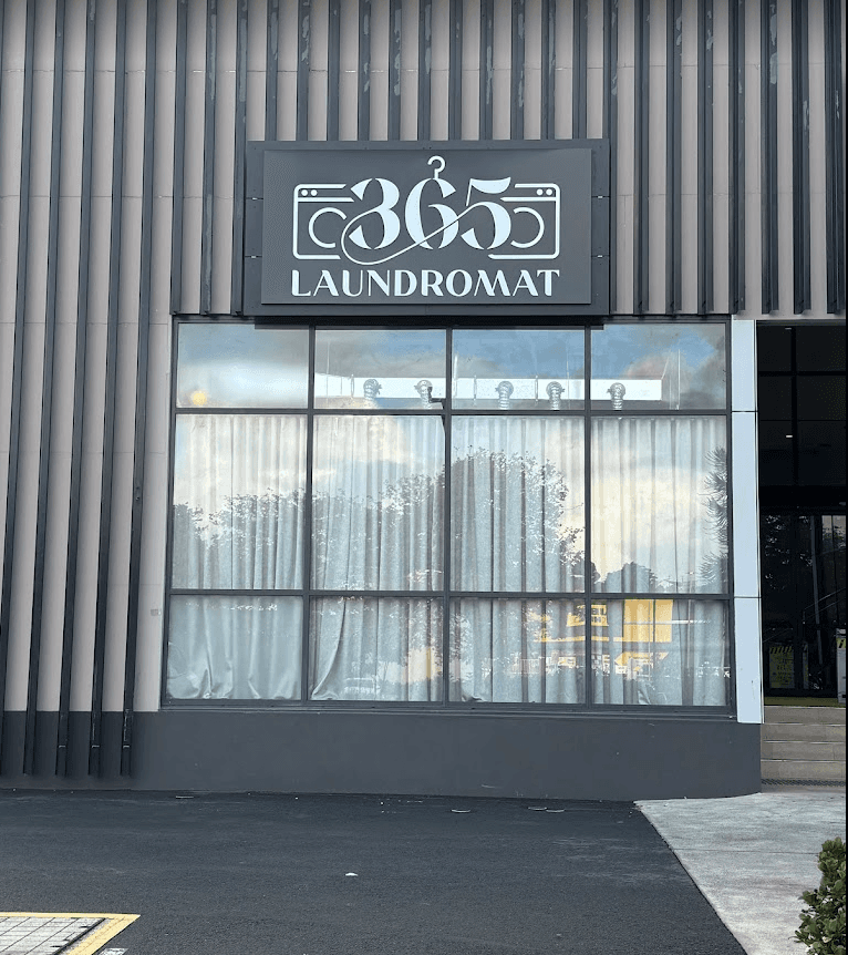 365 Laundromat logo